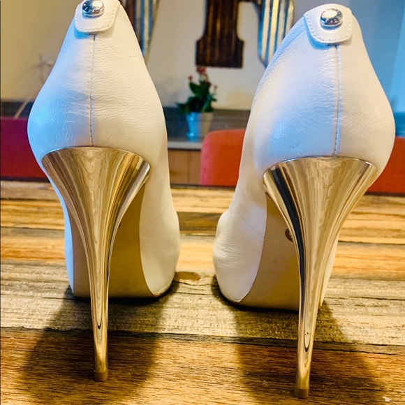 Micheal Kors 4 inch white high heel - Picture 4 of 5
